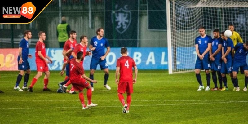 Kỹ thuật đá sút tạt trong trận đấu bóng đá